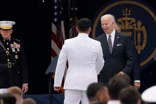 Biden Tells Naval Academy Grads Putin ‘NATO-ized Europe’